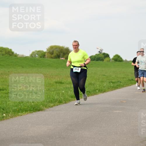10.05.2026 - 8. Wedeler Halbmarathon Dr. Thomas Lammeyer http://msf.ph/oto/9700718 10.05.2026 11:40:20 Laufen 312, 2218 meine-sportfotos.de