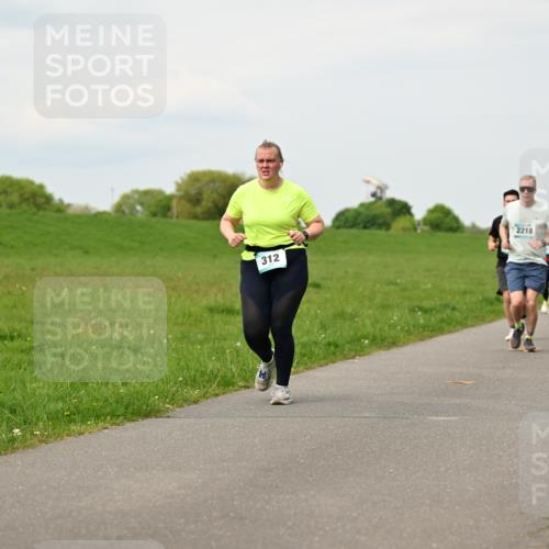 10.05.2026 - 8. Wedeler Halbmarathon Dr. Thomas Lammeyer http://msf.ph/oto/9700722 10.05.2026 11:40:20 Laufen 312, 2218 meine-sportfotos.de