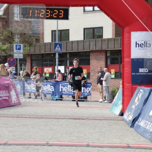 10.05.2026 - 8. Wedeler Halbmarathon Yannick Fuchs http://msf.ph/oto/9700723 10.05.2026 11:23:22 Ziel 786, 896 meine-sportfotos.de