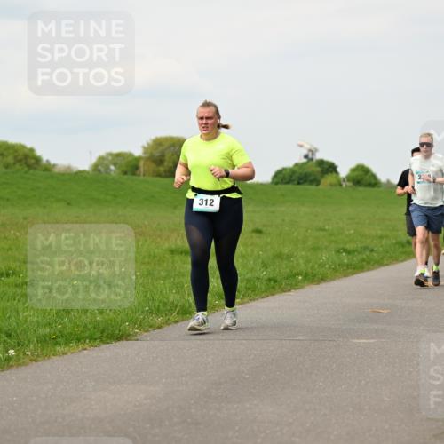 10.05.2026 - 8. Wedeler Halbmarathon Dr. Thomas Lammeyer http://msf.ph/oto/9700725 10.05.2026 11:40:20 Laufen 312 meine-sportfotos.de