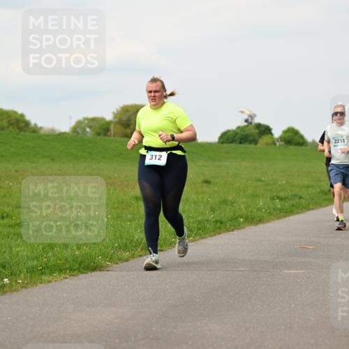 10.05.2026 - 8. Wedeler Halbmarathon Dr. Thomas Lammeyer http://msf.ph/oto/9700727 10.05.2026 11:40:21 Laufen 312, 2218 meine-sportfotos.de