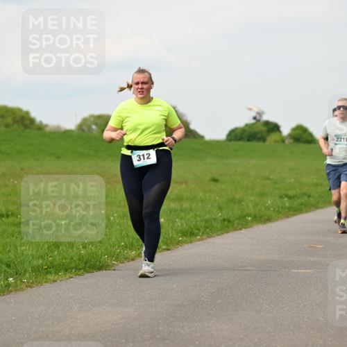 10.05.2026 - 8. Wedeler Halbmarathon Dr. Thomas Lammeyer http://msf.ph/oto/9700730 10.05.2026 11:40:21 Laufen 312, 2218 meine-sportfotos.de