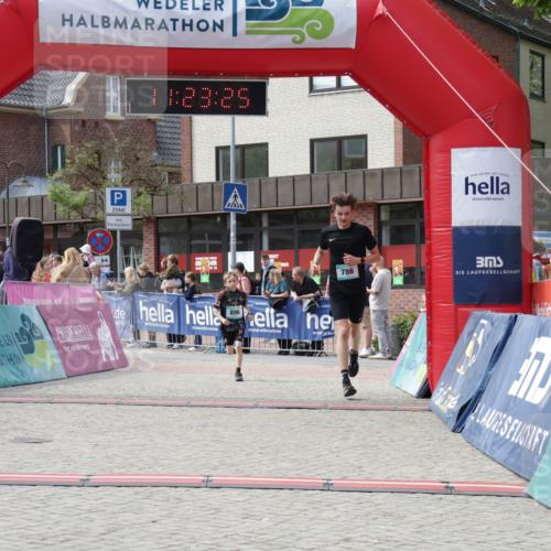 10.05.2026 - 8. Wedeler Halbmarathon Yannick Fuchs http://msf.ph/oto/9700738 10.05.2026 11:23:23 Ziel 786, 896 meine-sportfotos.de