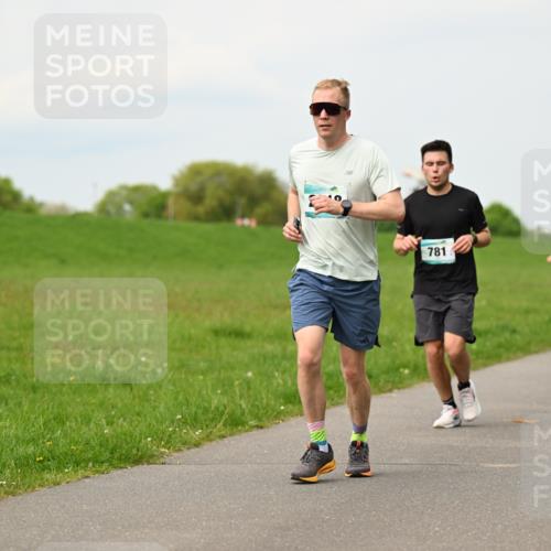 10.05.2026 - 8. Wedeler Halbmarathon Dr. Thomas Lammeyer http://msf.ph/oto/9700745 10.05.2026 11:40:23 Laufen 781 meine-sportfotos.de