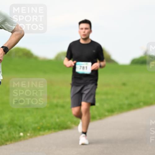 10.05.2026 - 8. Wedeler Halbmarathon Dr. Thomas Lammeyer http://msf.ph/oto/9700757 10.05.2026 11:40:25 Laufen 2218, 781 meine-sportfotos.de
