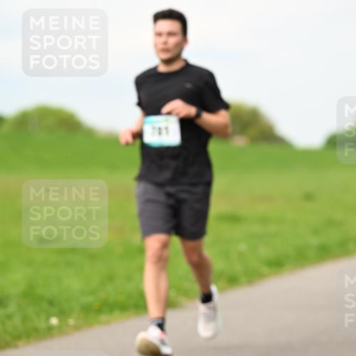10.05.2026 - 8. Wedeler Halbmarathon Dr. Thomas Lammeyer http://msf.ph/oto/9700760 10.05.2026 11:40:26 Laufen  meine-sportfotos.de