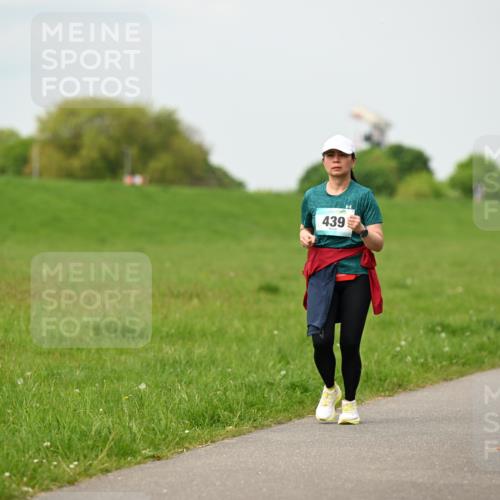 10.05.2026 - 8. Wedeler Halbmarathon Dr. Thomas Lammeyer http://msf.ph/oto/9700777 10.05.2026 11:40:28 Laufen 439 meine-sportfotos.de