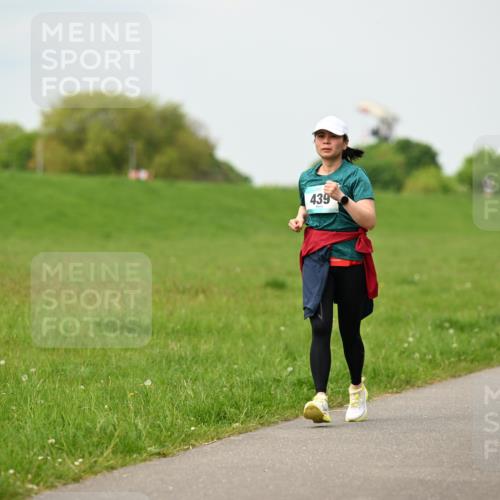 10.05.2026 - 8. Wedeler Halbmarathon Dr. Thomas Lammeyer http://msf.ph/oto/9700778 10.05.2026 11:40:28 Laufen 439 meine-sportfotos.de