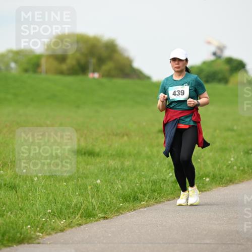 10.05.2026 - 8. Wedeler Halbmarathon Dr. Thomas Lammeyer http://msf.ph/oto/9700780 10.05.2026 11:40:29 Laufen 439 meine-sportfotos.de