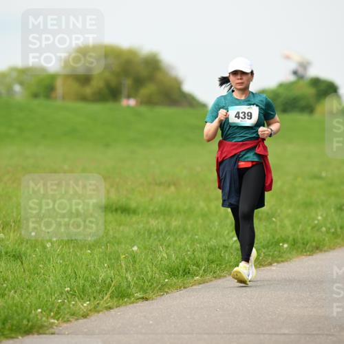 10.05.2026 - 8. Wedeler Halbmarathon Dr. Thomas Lammeyer http://msf.ph/oto/9700783 10.05.2026 11:40:29 Laufen 439 meine-sportfotos.de