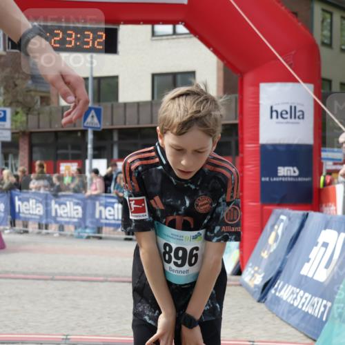 10.05.2026 - 8. Wedeler Halbmarathon Yannick Fuchs http://msf.ph/oto/9700787 10.05.2026 11:23:30 Ziel 786, 896 meine-sportfotos.de