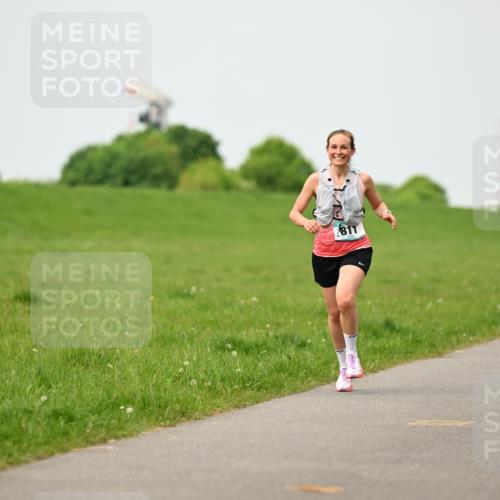 10.05.2026 - 8. Wedeler Halbmarathon Dr. Thomas Lammeyer http://msf.ph/oto/9700803 10.05.2026 11:40:45 Laufen 811 meine-sportfotos.de