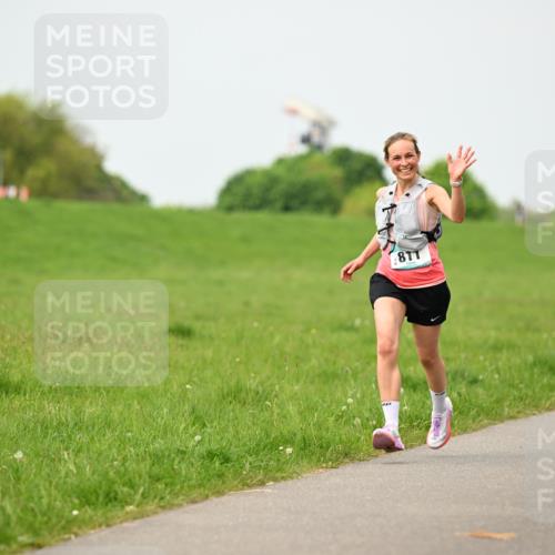 10.05.2026 - 8. Wedeler Halbmarathon Dr. Thomas Lammeyer http://msf.ph/oto/9700815 10.05.2026 11:40:46 Laufen 811 meine-sportfotos.de