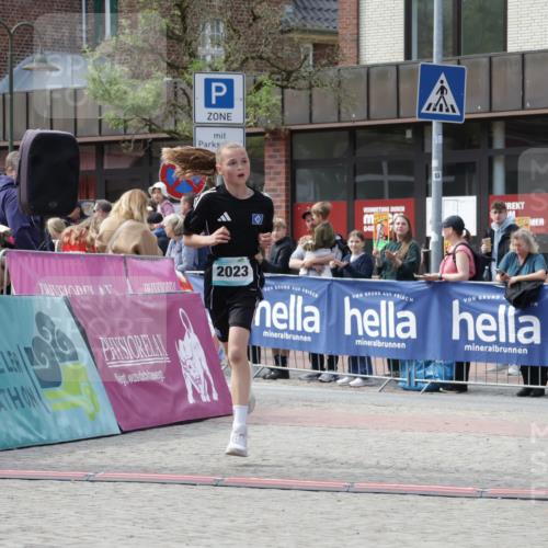 10.05.2026 - 8. Wedeler Halbmarathon Yannick Fuchs http://msf.ph/oto/9700822 10.05.2026 11:23:38 Ziel 2023, 2166 meine-sportfotos.de