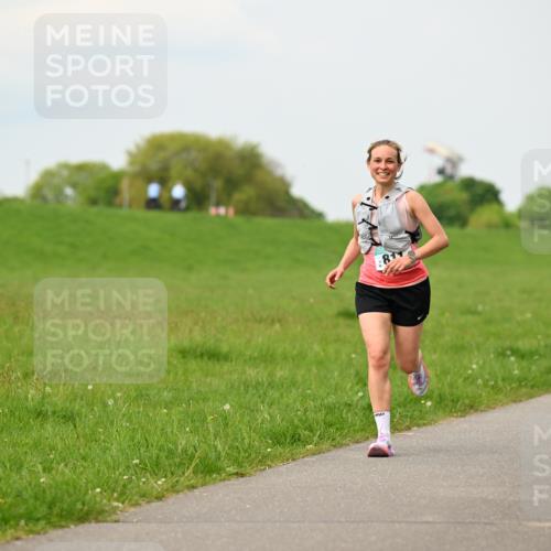 10.05.2026 - 8. Wedeler Halbmarathon Dr. Thomas Lammeyer http://msf.ph/oto/9700832 10.05.2026 11:40:47 Laufen 811 meine-sportfotos.de