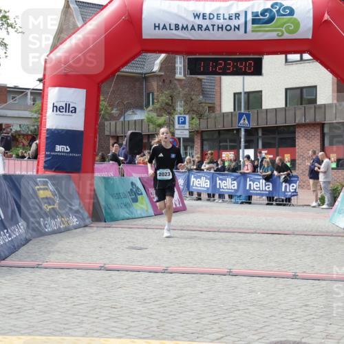10.05.2026 - 8. Wedeler Halbmarathon Yannick Fuchs http://msf.ph/oto/9700833 10.05.2026 11:23:39 Ziel 2023, 2166 meine-sportfotos.de