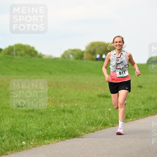 10.05.2026 - 8. Wedeler Halbmarathon Dr. Thomas Lammeyer http://msf.ph/oto/9700839 10.05.2026 11:40:48 Laufen 811 meine-sportfotos.de