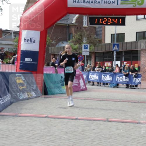 10.05.2026 - 8. Wedeler Halbmarathon Yannick Fuchs http://msf.ph/oto/9700841 10.05.2026 11:23:39 Ziel 2023, 2166 meine-sportfotos.de