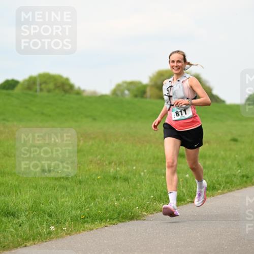 10.05.2026 - 8. Wedeler Halbmarathon Dr. Thomas Lammeyer http://msf.ph/oto/9700846 10.05.2026 11:40:49 Laufen 811 meine-sportfotos.de
