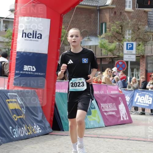 10.05.2026 - 8. Wedeler Halbmarathon Yannick Fuchs http://msf.ph/oto/9700847 10.05.2026 11:23:40 Ziel 2023, 2166 meine-sportfotos.de