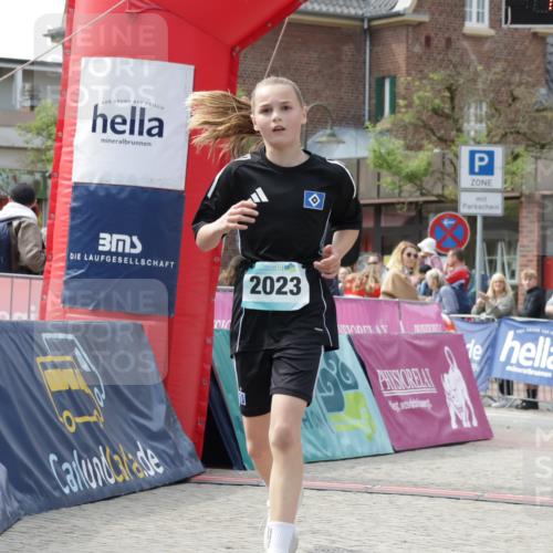 10.05.2026 - 8. Wedeler Halbmarathon Yannick Fuchs http://msf.ph/oto/9700850 10.05.2026 11:23:40 Ziel 2023, 2166 meine-sportfotos.de