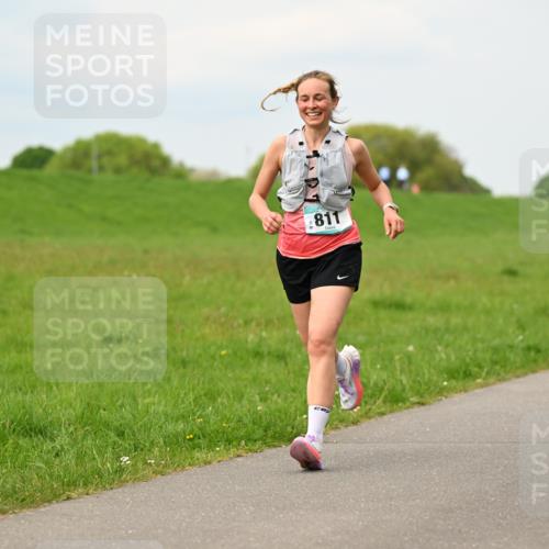 10.05.2026 - 8. Wedeler Halbmarathon Dr. Thomas Lammeyer http://msf.ph/oto/9700851 10.05.2026 11:40:49 Laufen 811 meine-sportfotos.de