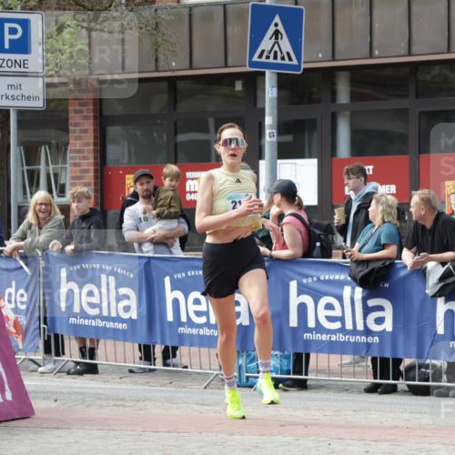 10.05.2026 - 8. Wedeler Halbmarathon Yannick Fuchs http://msf.ph/oto/9700861 10.05.2026 11:23:54 Ziel 2125, 2165 meine-sportfotos.de