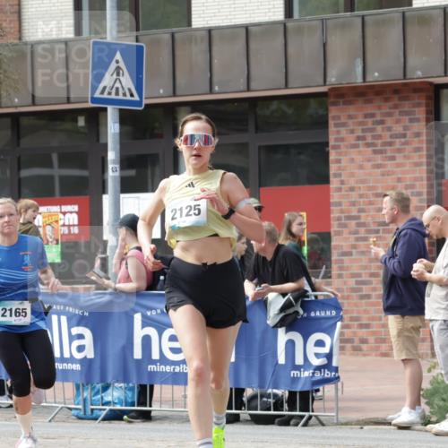 10.05.2026 - 8. Wedeler Halbmarathon Yannick Fuchs http://msf.ph/oto/9700874 10.05.2026 11:23:55 Ziel 2125, 2165 meine-sportfotos.de
