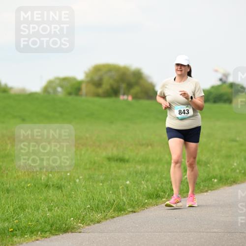 10.05.2026 - 8. Wedeler Halbmarathon Dr. Thomas Lammeyer http://msf.ph/oto/9701013 10.05.2026 11:41:31 Laufen 843 meine-sportfotos.de