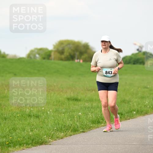10.05.2026 - 8. Wedeler Halbmarathon Dr. Thomas Lammeyer http://msf.ph/oto/9701015 10.05.2026 11:41:32 Laufen 843 meine-sportfotos.de