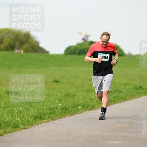 10.05.2026 - 8. Wedeler Halbmarathon Dr. Thomas Lammeyer http://msf.ph/oto/9701026 10.05.2026 11:41:34 Laufen 2284 meine-sportfotos.de