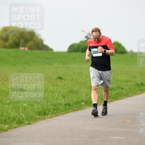 10.05.2026 - 8. Wedeler Halbmarathon Dr. Thomas Lammeyer http://msf.ph/oto/9701028 10.05.2026 11:41:34 Laufen 2084 meine-sportfotos.de