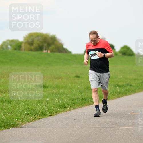 10.05.2026 - 8. Wedeler Halbmarathon Dr. Thomas Lammeyer http://msf.ph/oto/9701034 10.05.2026 11:41:35 Laufen 2084 meine-sportfotos.de