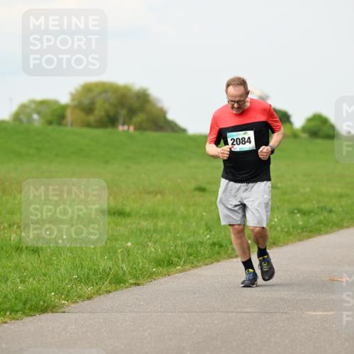 10.05.2026 - 8. Wedeler Halbmarathon Dr. Thomas Lammeyer http://msf.ph/oto/9701035 10.05.2026 11:41:35 Laufen 2084 meine-sportfotos.de