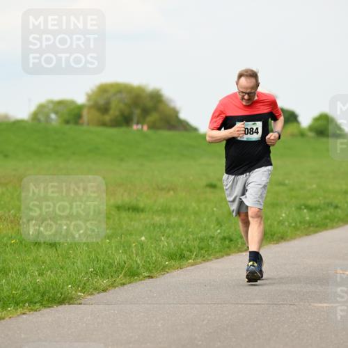 10.05.2026 - 8. Wedeler Halbmarathon Dr. Thomas Lammeyer http://msf.ph/oto/9701036 10.05.2026 11:41:35 Laufen 084 meine-sportfotos.de