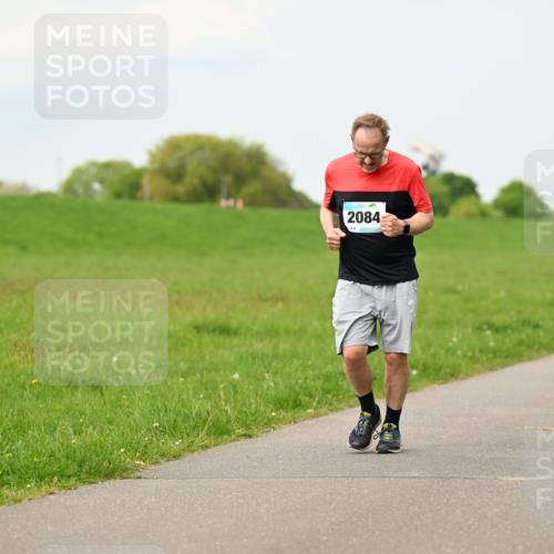 10.05.2026 - 8. Wedeler Halbmarathon Dr. Thomas Lammeyer http://msf.ph/oto/9701038 10.05.2026 11:41:35 Laufen 2084 meine-sportfotos.de
