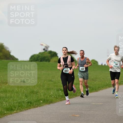 10.05.2026 - 8. Wedeler Halbmarathon Dr. Thomas Lammeyer http://msf.ph/oto/9701053 10.05.2026 11:41:39 Laufen 423, 489 meine-sportfotos.de