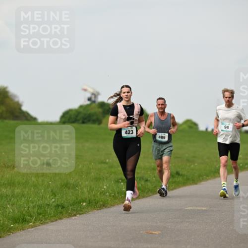 10.05.2026 - 8. Wedeler Halbmarathon Dr. Thomas Lammeyer http://msf.ph/oto/9701055 10.05.2026 11:41:39 Laufen 423, 489 meine-sportfotos.de