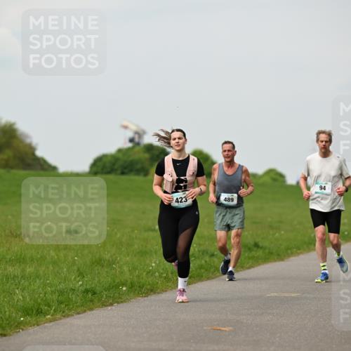 10.05.2026 - 8. Wedeler Halbmarathon Dr. Thomas Lammeyer http://msf.ph/oto/9701056 10.05.2026 11:41:40 Laufen 423, 489 meine-sportfotos.de