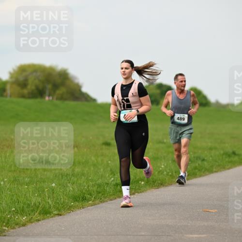 10.05.2026 - 8. Wedeler Halbmarathon Dr. Thomas Lammeyer http://msf.ph/oto/9701062 10.05.2026 11:41:41 Laufen 489 meine-sportfotos.de