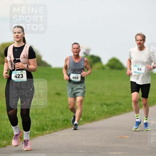 10.05.2026 - 8. Wedeler Halbmarathon Dr. Thomas Lammeyer http://msf.ph/oto/9701071 10.05.2026 11:41:42 Laufen 423, 489 meine-sportfotos.de
