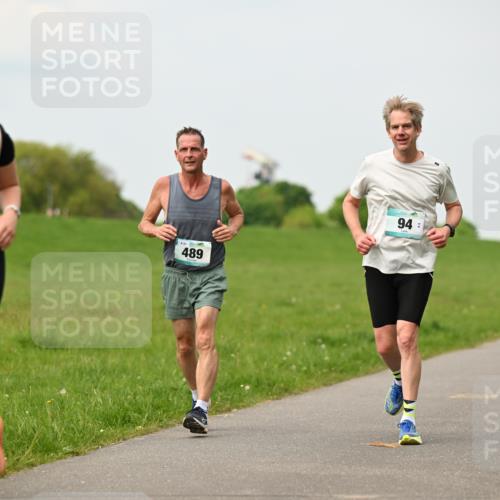 10.05.2026 - 8. Wedeler Halbmarathon Dr. Thomas Lammeyer http://msf.ph/oto/9701073 10.05.2026 11:41:43 Laufen 423, 489 meine-sportfotos.de