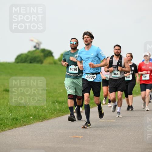 10.05.2026 - 8. Wedeler Halbmarathon Dr. Thomas Lammeyer http://msf.ph/oto/9701156 10.05.2026 11:42:00 Laufen 1030, 364, 2207, 942, 941 meine-sportfotos.de