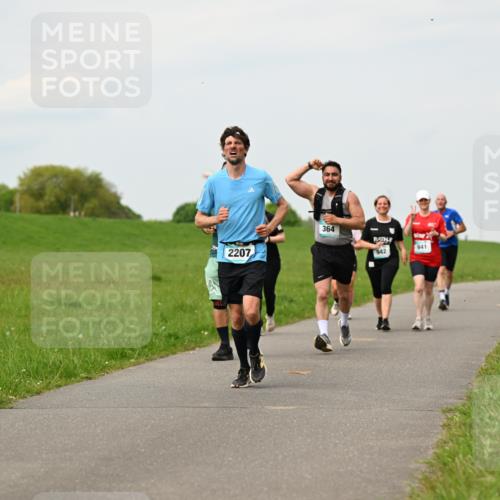 10.05.2026 - 8. Wedeler Halbmarathon Dr. Thomas Lammeyer http://msf.ph/oto/9701168 10.05.2026 11:42:02 Laufen 2207, 364, 941, 942 meine-sportfotos.de