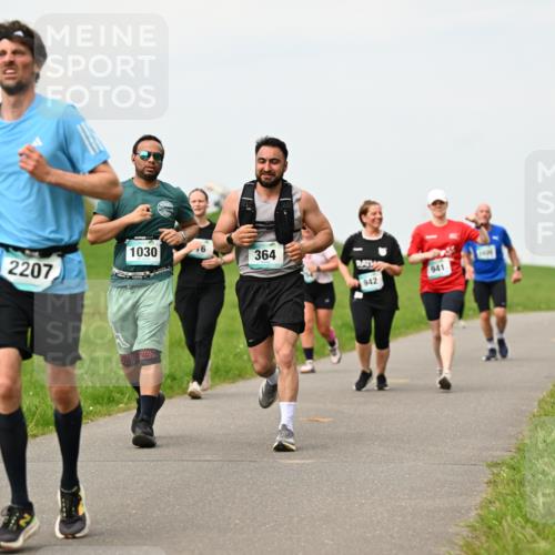 10.05.2026 - 8. Wedeler Halbmarathon Dr. Thomas Lammeyer http://msf.ph/oto/9701176 10.05.2026 11:42:04 Laufen 2207, 1030, 364, 941, 942 meine-sportfotos.de