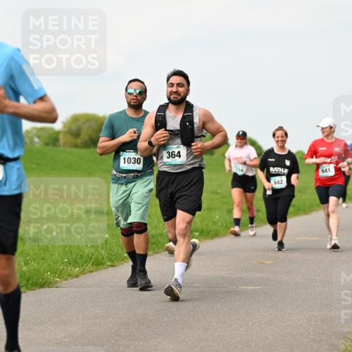 10.05.2026 - 8. Wedeler Halbmarathon Dr. Thomas Lammeyer http://msf.ph/oto/9701181 10.05.2026 11:42:04 Laufen 364, 1030, 2207, 942, 941 meine-sportfotos.de