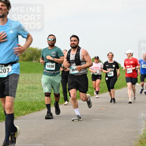 10.05.2026 - 8. Wedeler Halbmarathon Dr. Thomas Lammeyer http://msf.ph/oto/9701182 10.05.2026 11:42:04 Laufen 2207, 1030, 364, 942, 941 meine-sportfotos.de