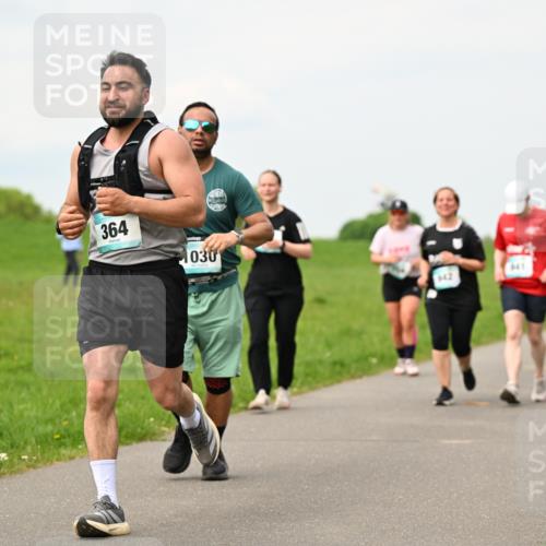 10.05.2026 - 8. Wedeler Halbmarathon Dr. Thomas Lammeyer http://msf.ph/oto/9701190 10.05.2026 11:42:05 Laufen 364, 1030, 641 meine-sportfotos.de