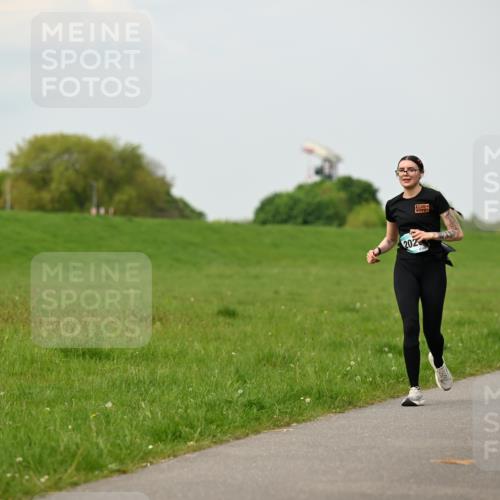 10.05.2026 - 8. Wedeler Halbmarathon Dr. Thomas Lammeyer http://msf.ph/oto/9701221 10.05.2026 11:42:12 Laufen 202 meine-sportfotos.de