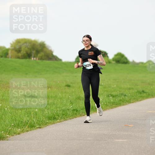 10.05.2026 - 8. Wedeler Halbmarathon Dr. Thomas Lammeyer http://msf.ph/oto/9701239 10.05.2026 11:42:15 Laufen 2026 meine-sportfotos.de